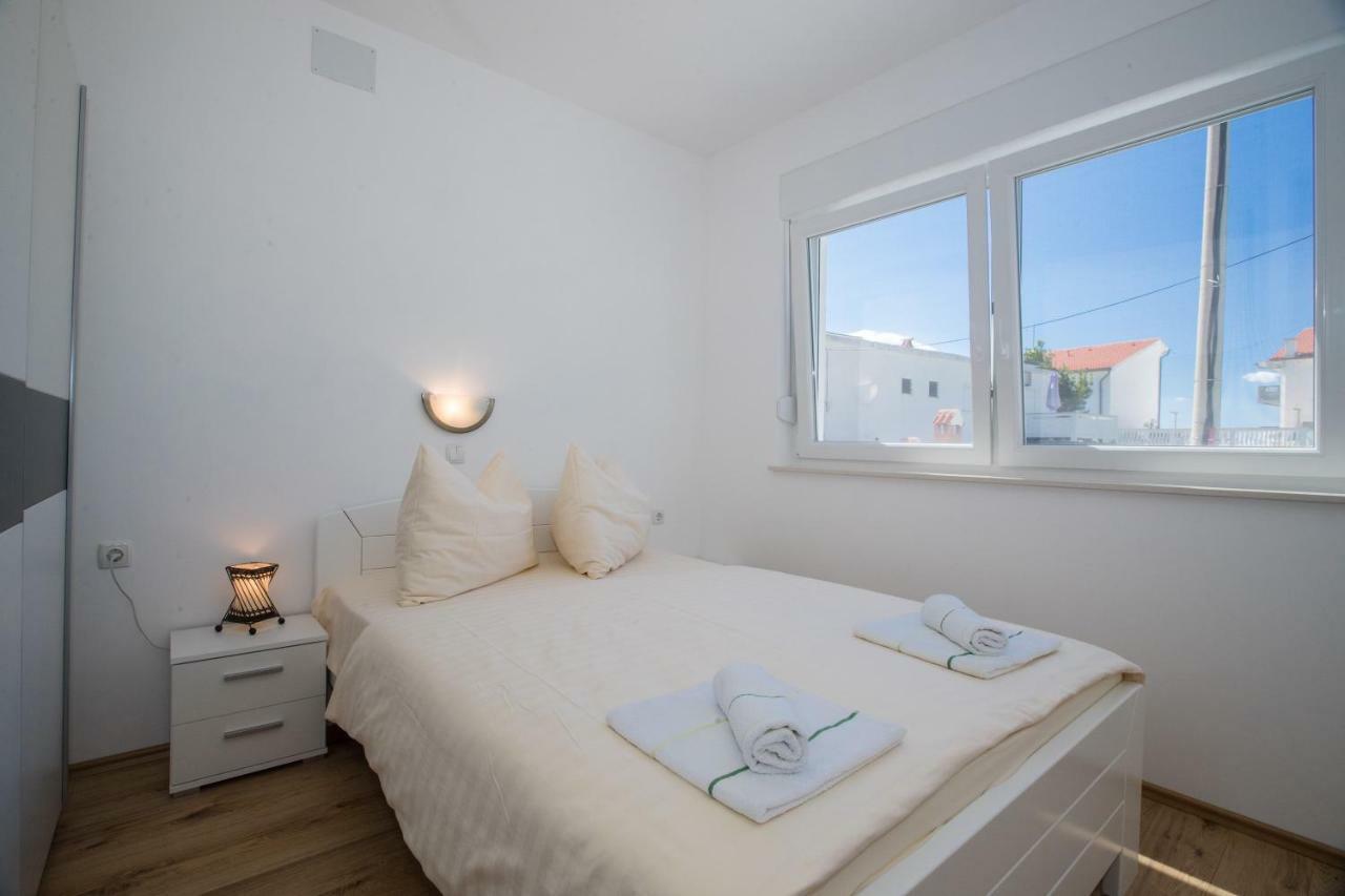 Apartments Petrusic Supetarska Draga Eksteriør billede
